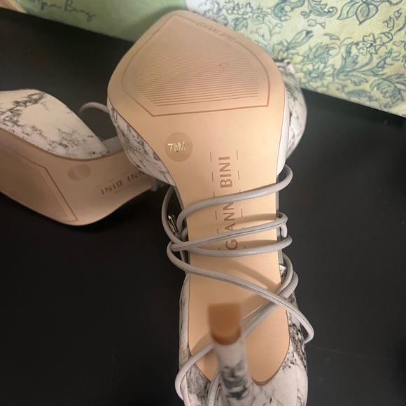 GIANNI BINI Woman's "Edda" Marble Print Heels Size 7.5 US - Picture 3 of 5